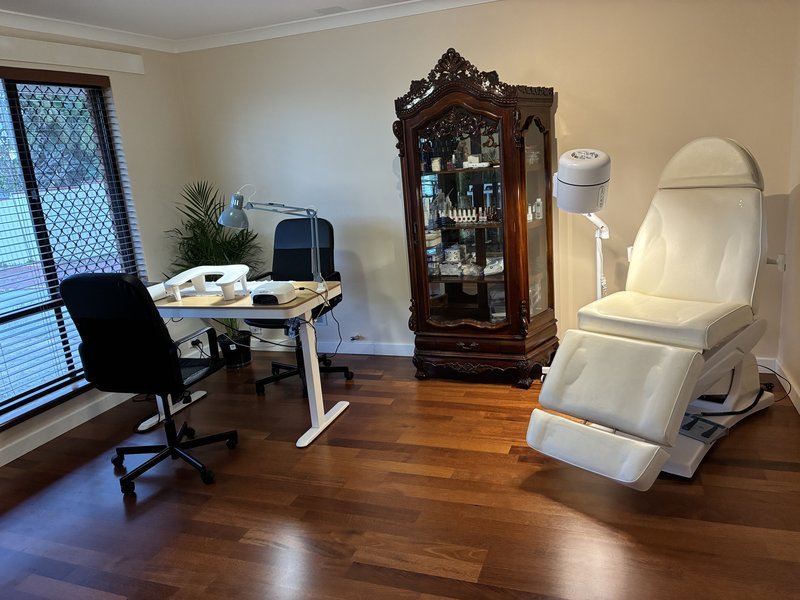 Private nail studio at Queen Bee Nails in Cooloongup Rockingham WA